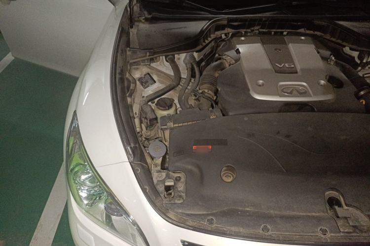 Used Infiniti M Series 2011 M25 Comfort Model Engine Bay Right