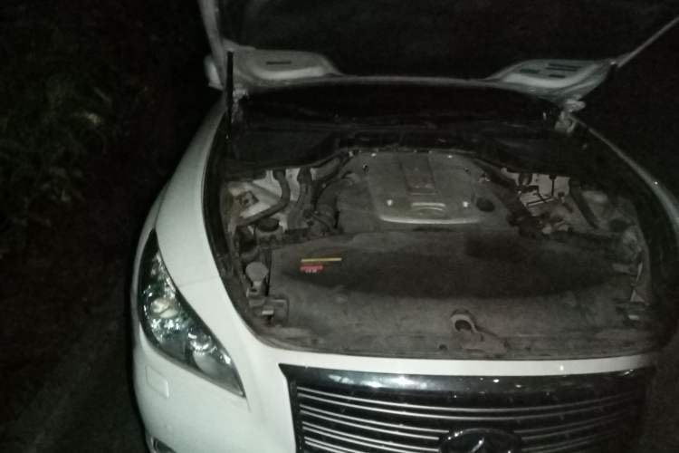 Used Infiniti M Series 2011 M25 Luxury Model Engine Bay Right