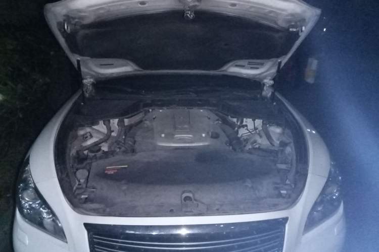 Used Infiniti M Series 2011 M25 Luxury Model Engine Bay