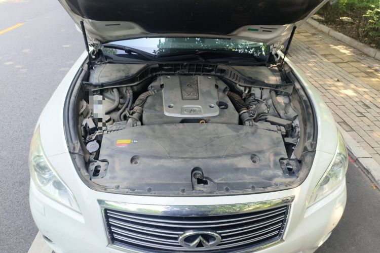 Used Infiniti M Series 2011 M37 model Engine Bay