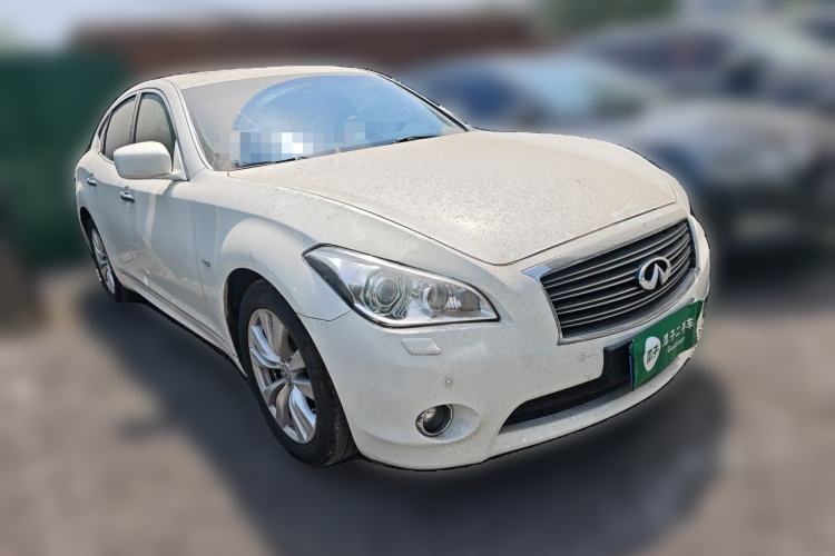 Used Infiniti M Series 2011 M37 model Front Right 45 Deg