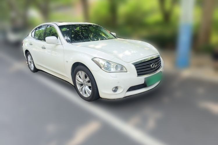 Used Infiniti M Series 2011 M37 model Front Right 45 Deg
