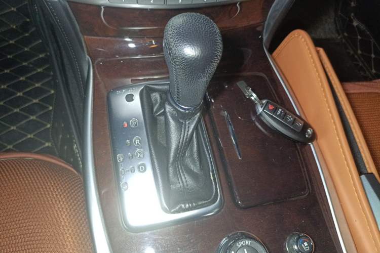 Used Infiniti M Series 2011 M25 Comfort Model Gear Lever