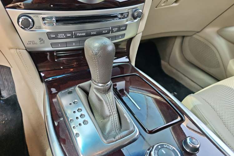 Used Infiniti M Series 2011 M37 model Gear Lever