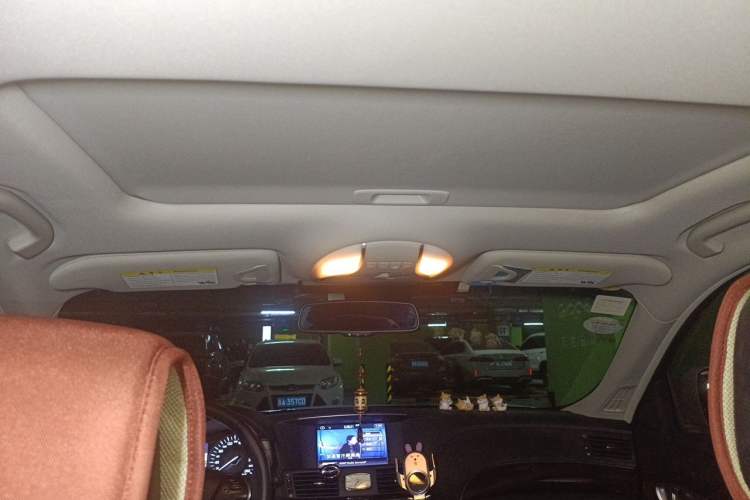 Used Infiniti M Series 2011 M25 Comfort Model Headliner