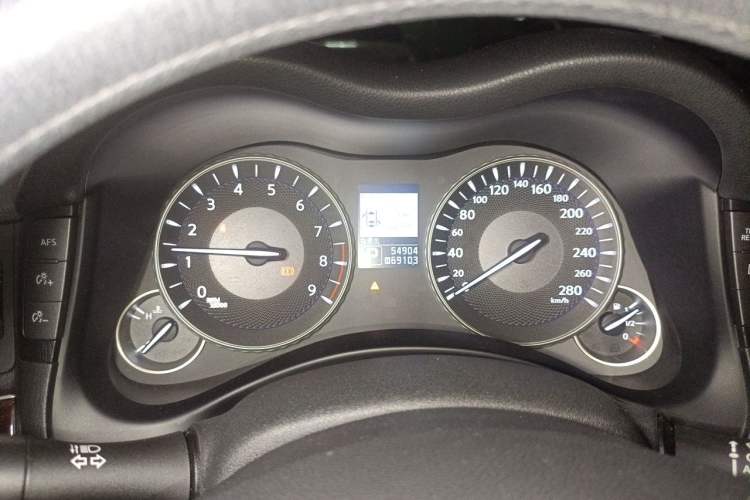 Used Infiniti M Series 2011 M25 Comfort Model Instrument Cluster