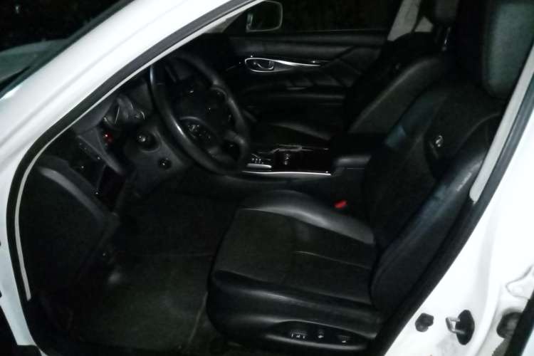 Used Infiniti M Series 2011 M25 Luxury Model Left Front Seat