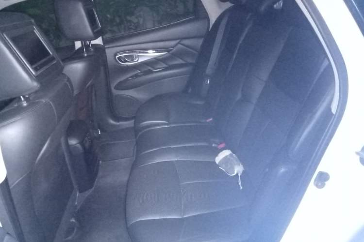Used Infiniti M Series 2011 M25 Luxury Model Left Rear Seat