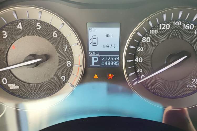 Used Infiniti M Series 2011 M25 Luxury Model Odometer Close Up