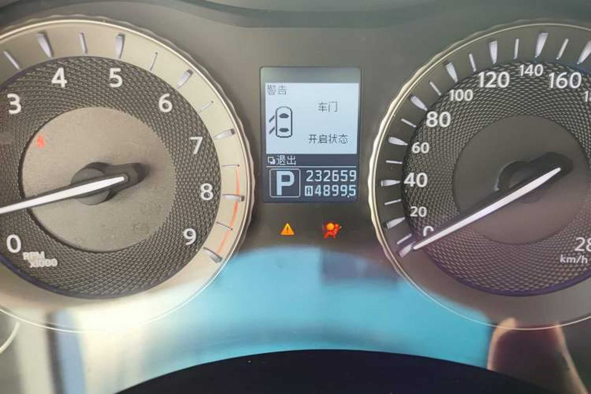 Used Infiniti M Series 2011 M25 Luxury Model Odometer Close Up