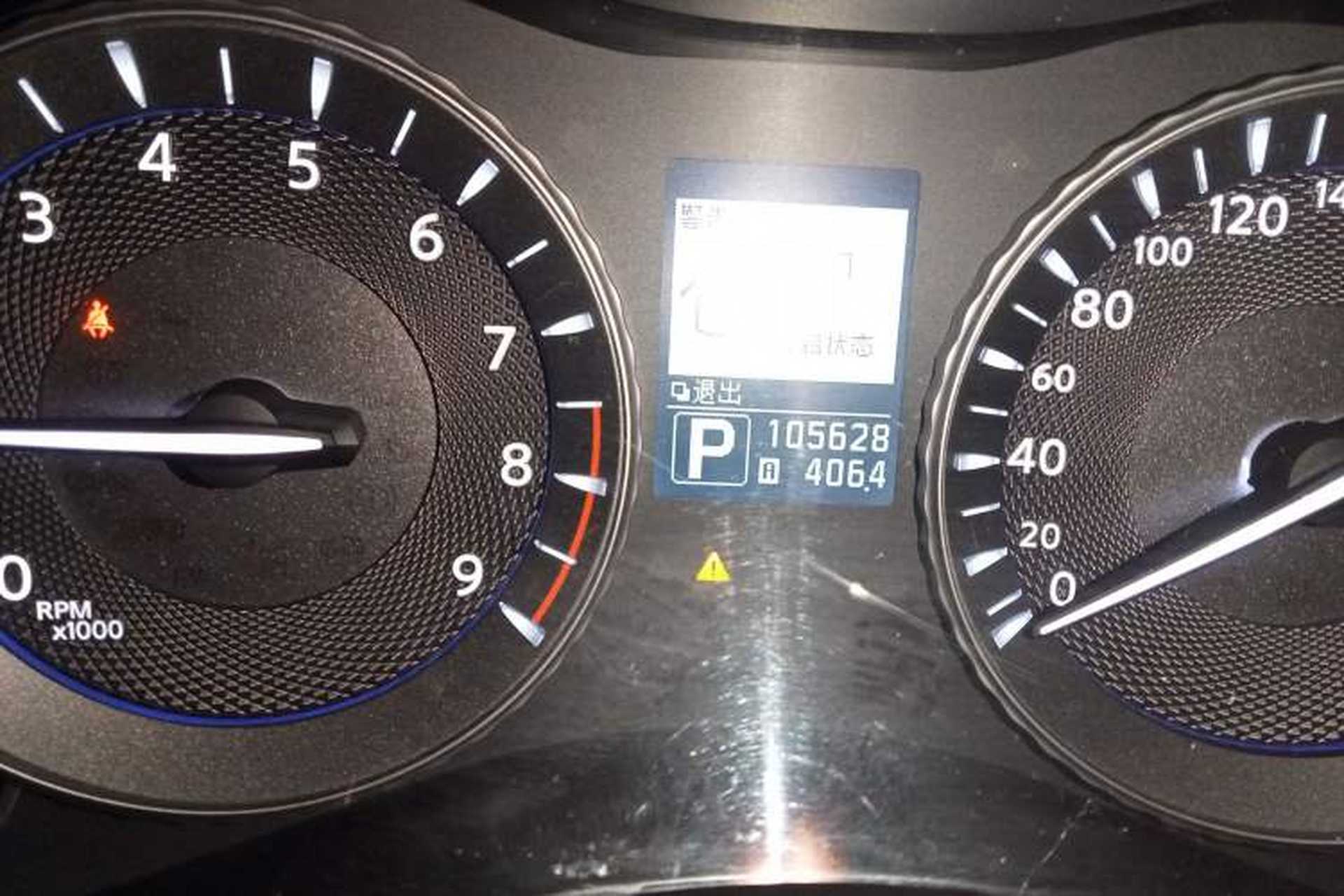 Used Infiniti M Series 2011 M25 Luxury Model Odometer Close Up