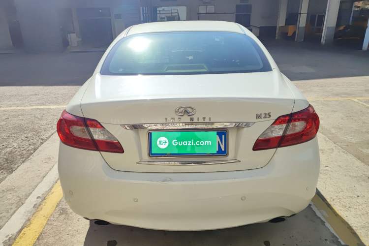 Used Infiniti M Series 2011 M25 Luxury Model Rear