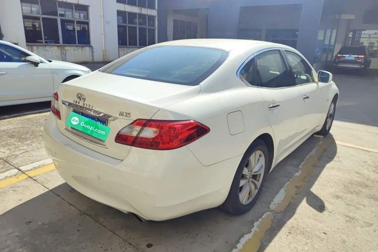 Used Infiniti M Series 2011 M25 Luxury Model Rear Right 45 Deg