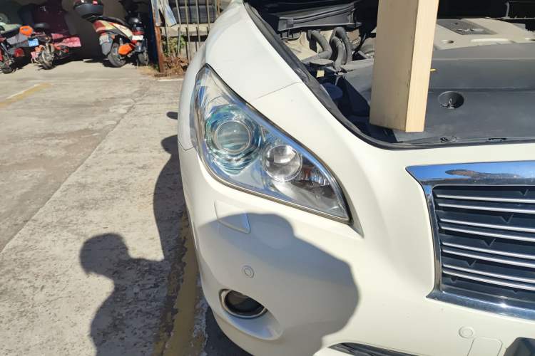 Used Infiniti M Series 2011 M25 Luxury Model Right Front Headlight