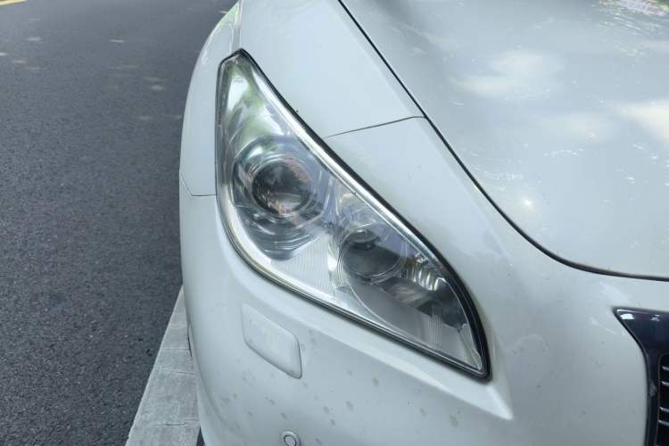 Used Infiniti M Series 2011 M37 model Right Front Headlight