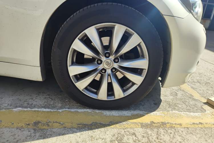 Used Infiniti M Series 2011 M25 Luxury Model Right Front Wheel Hub