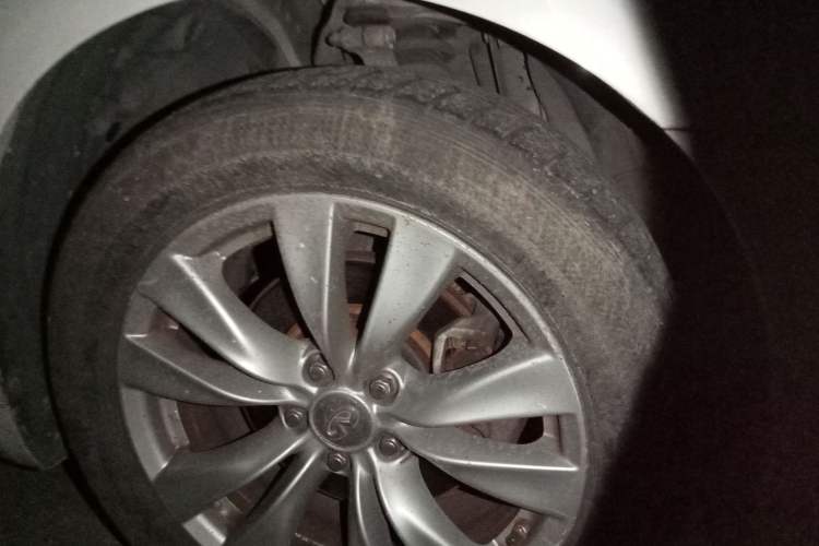 Used Infiniti M Series 2011 M25 Luxury Model Right Front Wheel Hub