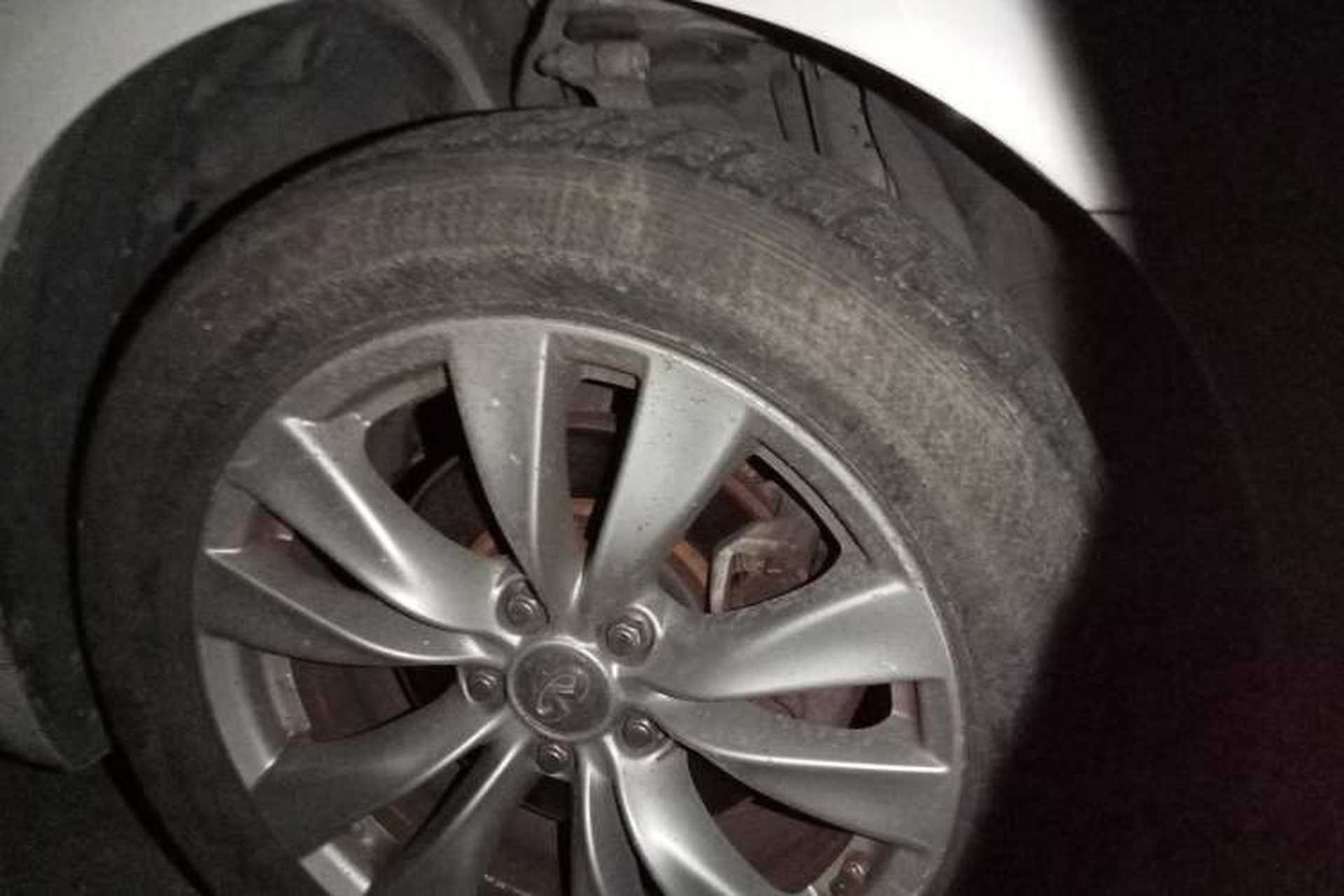 Used Infiniti M Series 2011 M25 Luxury Model Right Front Wheel Hub