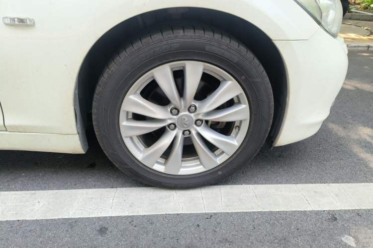 Used Infiniti M Series 2011 M37 model Right Front Wheel Hub