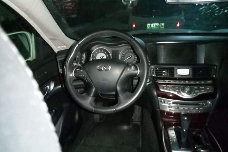 Used Infiniti M Series 2011 M25 Luxury Model Steering Wheel