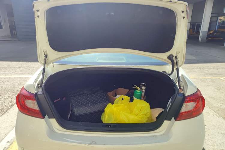 Used Infiniti M Series 2011 M25 Luxury Model Trunk