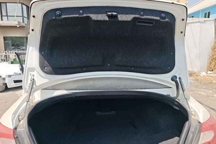 Used Infiniti M Series 2011 M37 model Trunk