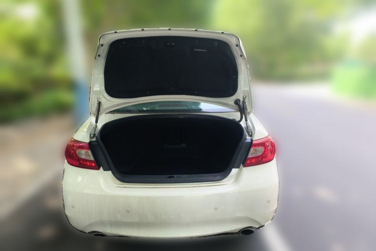 Used Infiniti M Series 2011 M37 model Trunk