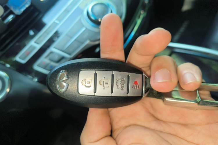 Used Infiniti M Series 2011 M37 model Vehicle Key