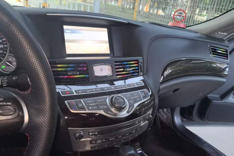 Used Infiniti M Series 2012 M25L Comfort Edition Audio And AC Panel