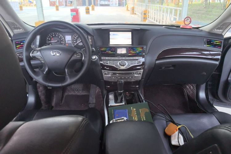 Used Infiniti M Series 2012 M25L Comfort Edition Center Console