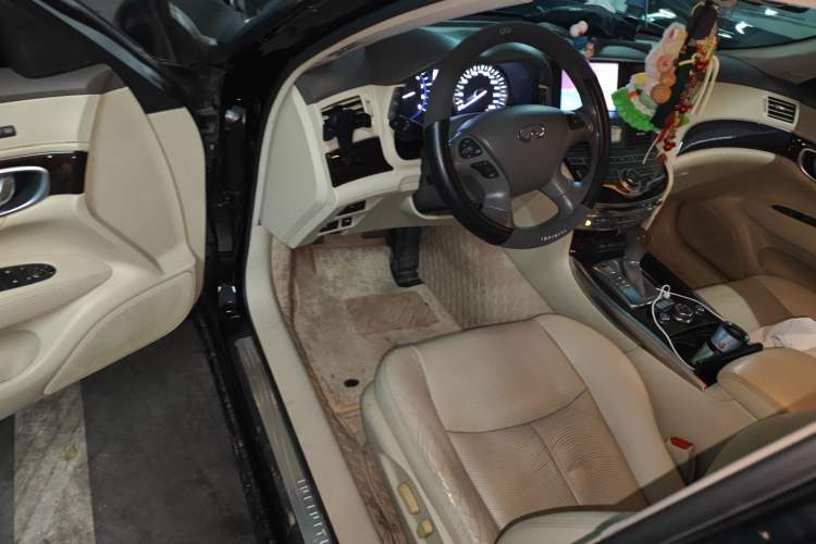 Used Infiniti M Series 2012 M25L Comfort Edition Driver Seat