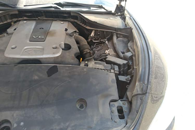 Used Infiniti M Series 2012 M25L Comfort Edition Engine Bay Left