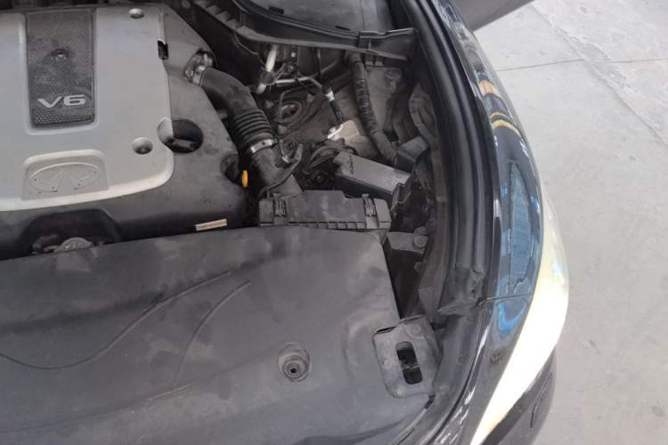 Used Infiniti M Series 2012 M25L Comfort Edition Engine Bay Left