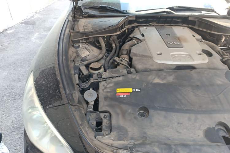Used Infiniti M Series 2012 M25L Comfort Edition Engine Bay Right