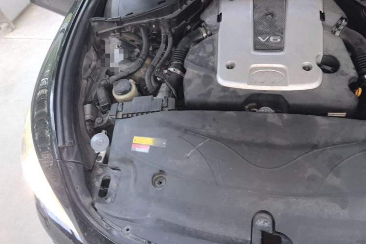 Used Infiniti M Series 2012 M25L Comfort Edition Engine Bay Right