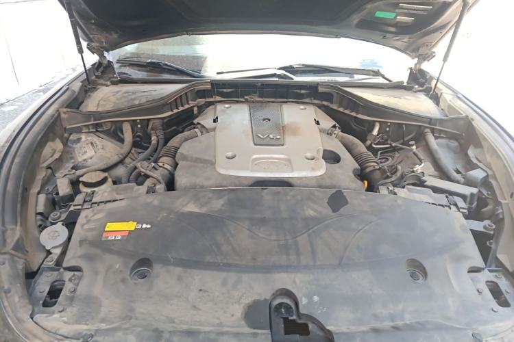 Used Infiniti M Series 2012 M25L Comfort Edition Engine Bay