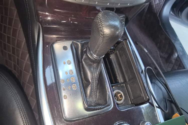 Used Infiniti M Series 2012 M25L Comfort Edition Gear Lever