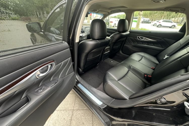 Used Infiniti M Series 2012 M25L Comfort Edition Interior 4