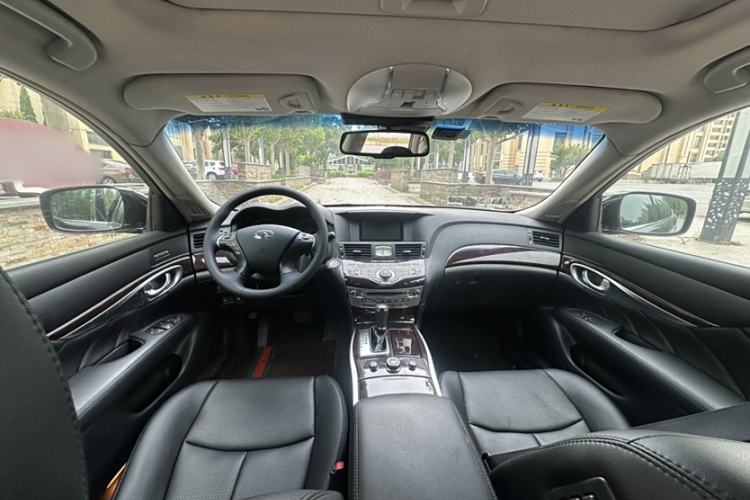 Used Infiniti M Series 2012 M25L Comfort Edition Interior 8