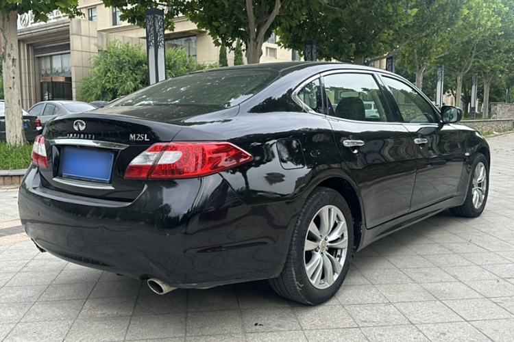 Used Infiniti M Series 2012 M25L Comfort Edition Interior 9