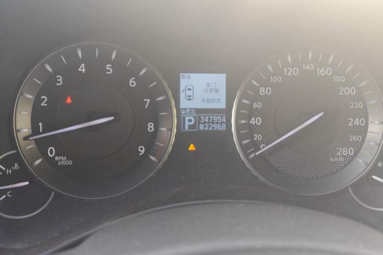 Used Infiniti M Series 2012 M25L Comfort Edition Odometer Close Up