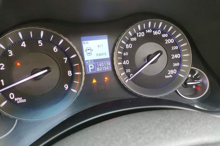 Used Infiniti M Series 2012 M25L Comfort Edition Odometer Close Up