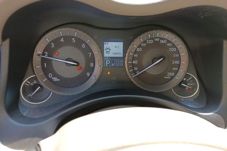 Used Infiniti M Series 2012 M25L Elegance Edition Odometer Close Up