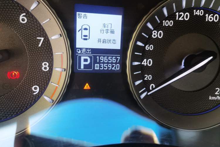 Used Infiniti M Series 2012 M25L Elegance Edition Odometer Close Up