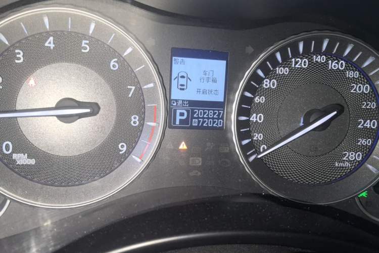 Used Infiniti M Series 2012 M25L Comfort Edition Odometer Close Up