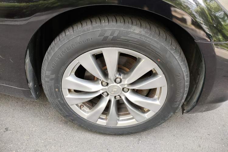 Used Infiniti M Series 2012 M25L Comfort Edition Right Front Wheel Hub
