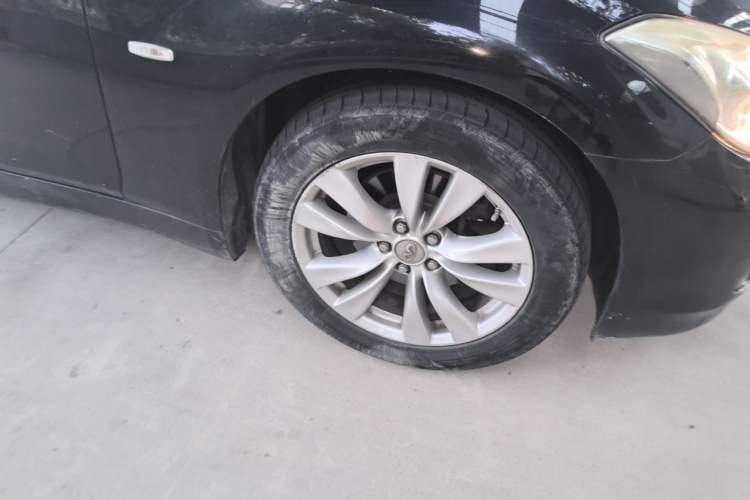 Used Infiniti M Series 2012 M25L Comfort Edition Right Front Wheel Hub