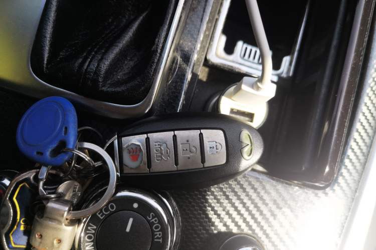 Used Infiniti M Series 2012 M25L Elegance Edition Vehicle Key