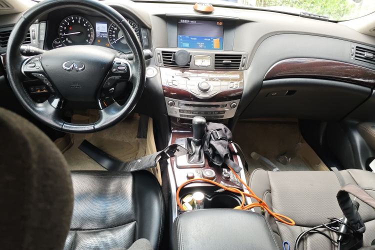 Used Infiniti M Series 2012 M25L Luxury Edition Center Console