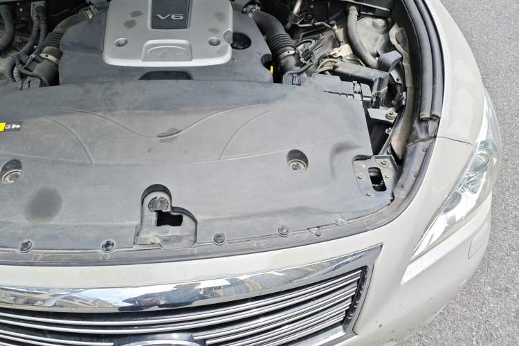 Used Infiniti M Series 2012 M25L Luxury Edition Engine Bay Left